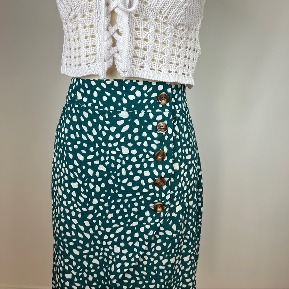 Green & White High Low Button Wrap Skirt ☘️ - Picture 10 of 14
